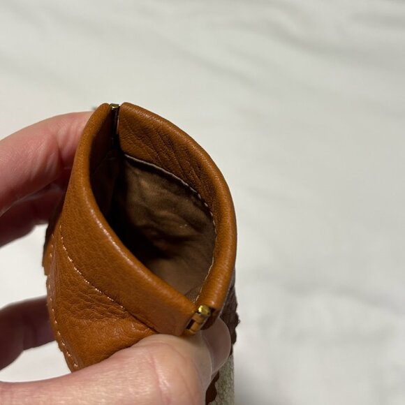 HOBO Tabby Earbud Case–Compact Leather Earbud Holder, Brand New Stocking Stuffer - Picture 7 of 7